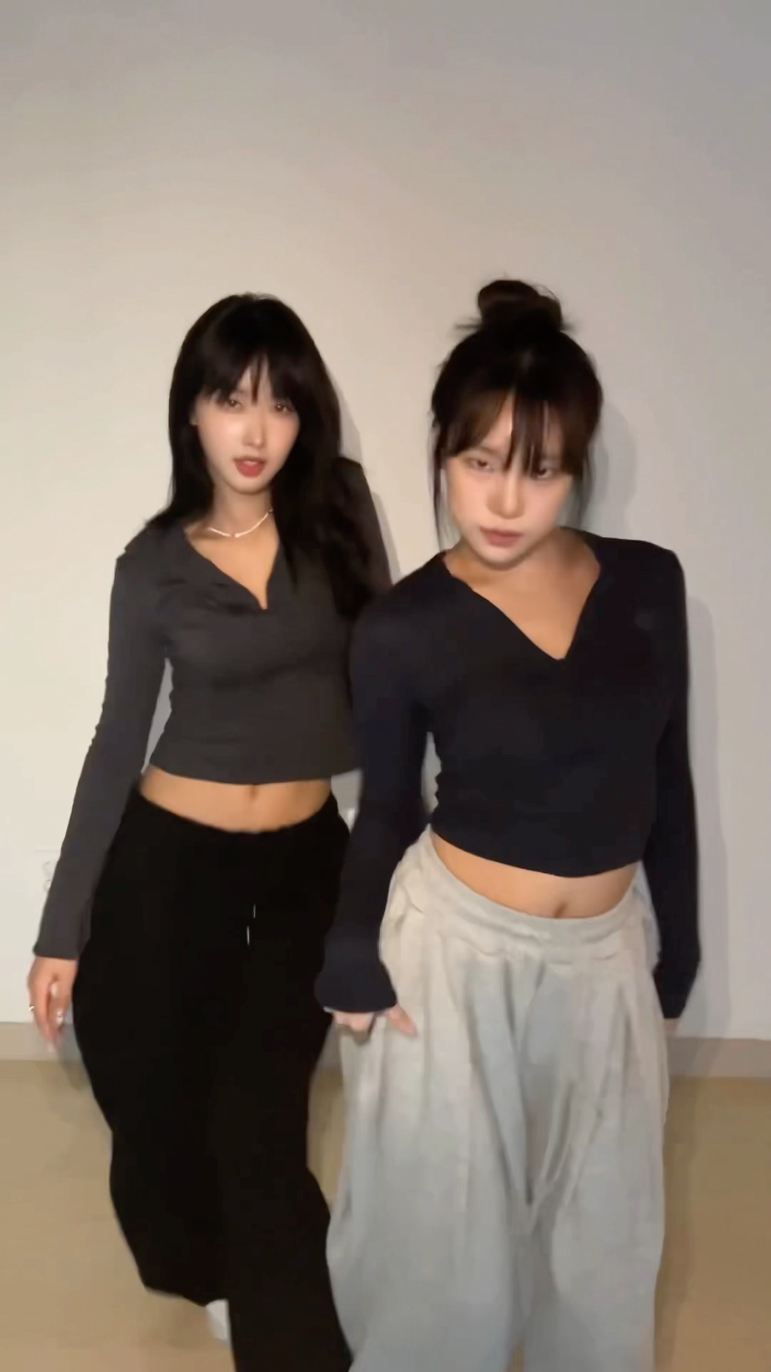 cat duo ?⬛? #MIMIIROSE #미미로즈 #ミミローズ #YEONJAE #연재 #ヨンジェ#JIA #지아 #ジア
